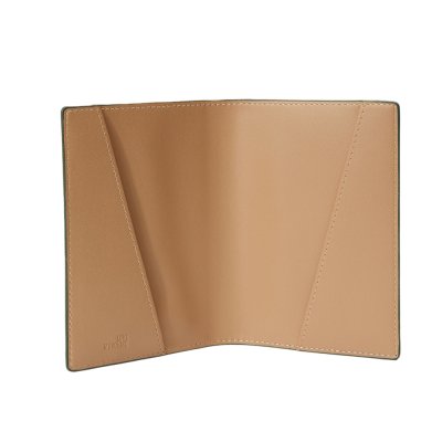 THE ESSENTIAL PASSPORT HOLDER